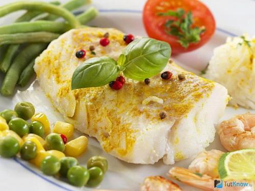 Треска с кабачками в сметанном соусе. Запеченная треска с кабачками в горшочке