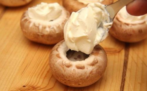 Шампиньоны с беконом на мангале. Готовим гарнир на костре с сыром и беконом