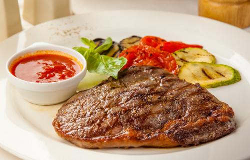 Салат к мясу по французски. Салат «Андалузский» 01 Салат к мясу по французски. Салат «Андалузский» 01