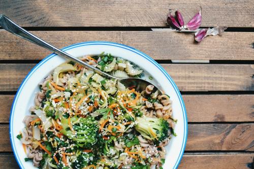 Паста с соусом терияки и овощами. Гречневая Паста с Овощами и соусом Терияки