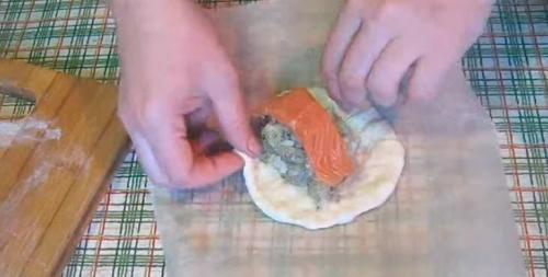 Постные расстегаи с рыбой. Как приготовить постные расстегаи с рыбой из дрожжевого теста