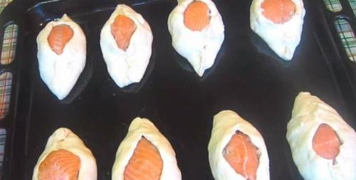 Постные расстегаи с рыбой. Как приготовить постные расстегаи с рыбой из дрожжевого теста