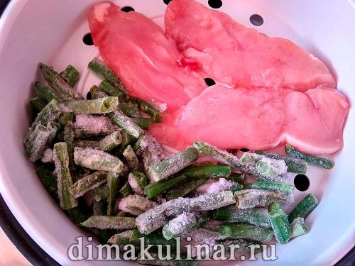Салат со стручковой фасолью и курицей и кукурузой. Вкусненький салат со стручковой фасолью, курицей и консервированной кукурузой