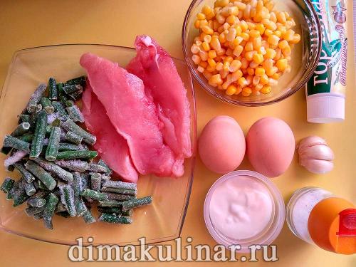Салат со стручковой фасолью и курицей и кукурузой. Вкусненький салат со стручковой фасолью, курицей и консервированной кукурузой