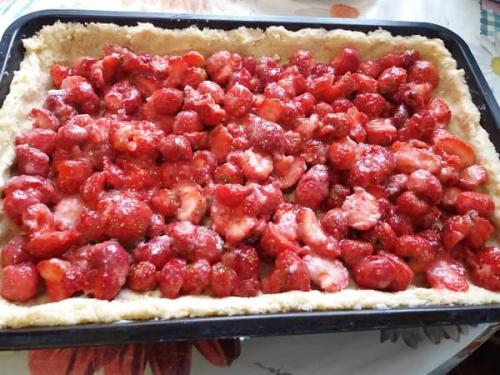 Сметанник с ягодами на песочном тесте. Песочный пирог с ягодами и сметанной заливкой в духовке