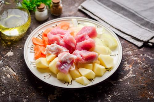 Рагу из свинины с картошкой и капустой. Как приготовить картофель с капустой и мясом: 18 Рагу из свинины с картошкой и капустой. Как приготовить картофель с капустой и мясом: 18