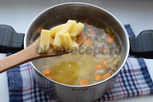 Рассольник с перловкой. Ингредиенты: