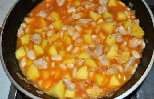 Фасоль тушеная с курицей и картошкой. Как приготовить курицу с картофелем и фасолью 08 Фасоль тушеная с курицей и картошкой. Как приготовить курицу с картофелем и фасолью 08