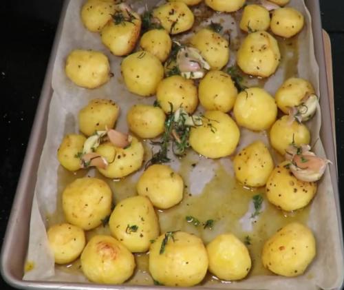 Картошка с паприкой в духовке. Как запечь картошку в духовке с румяной корочкой