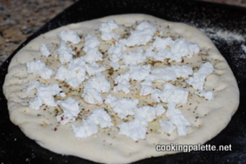 Пицца с рикоттой рецепт. Пицца с рикоттой, обжаренными на гриле овощами, говядиной или курицей