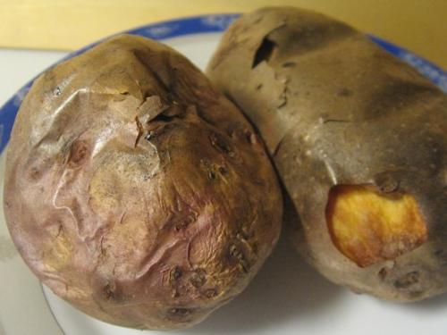 Картошка в шкурке в духовке. Как запечь картошку в кожуре