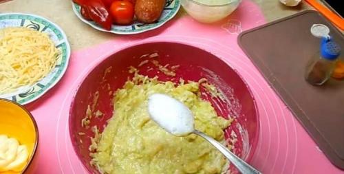 Быстрая кабачковая пицца. Быстрая пицца из кабачков с колбасой, сыром и помидорами