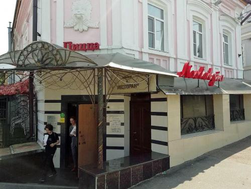 Закрытая пицца с курицей казань. Казанцы ходят в легендарную пиццерию на Черном озере. За закрытой пиццей, которой 30 лет