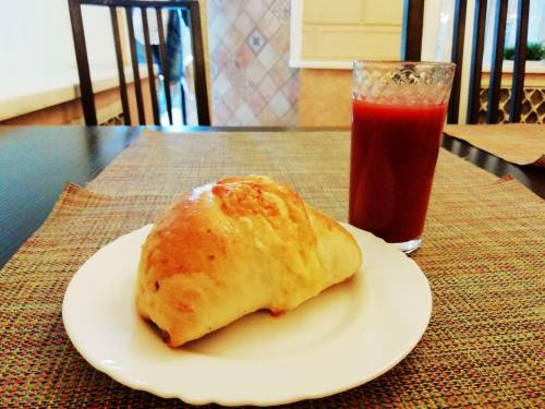 Закрытая пицца с курицей казань. Казанцы ходят в легендарную пиццерию на Черном озере. За закрытой пиццей, которой 30 лет