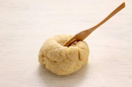 Закрытая пицца с сосисками. Кальцоне или закрытая пицца с сосисками