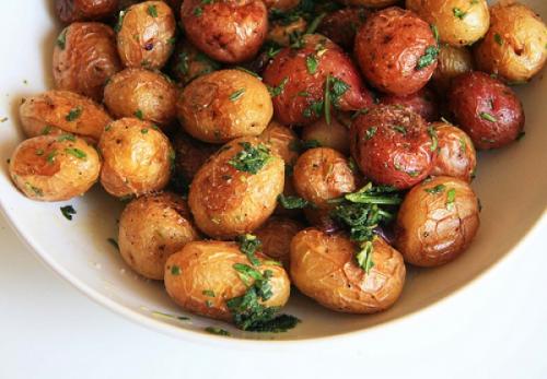 Запеченная картошка в бумаге. Круглая картошка, запеченная в духовке