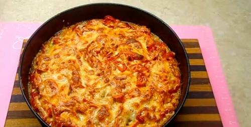 Быстрая кабачковая пицца. Быстрая пицца из кабачков с колбасой, сыром и помидорами