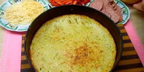 Быстрая кабачковая пицца. Быстрая пицца из кабачков с колбасой, сыром и помидорами