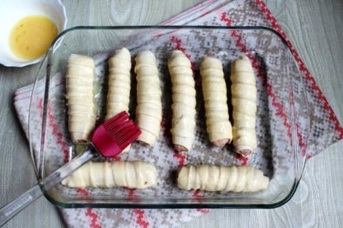 Сосиска в тесте проще не бывает рецепт. Сосиски в слоеном тесте рецепт для духовки