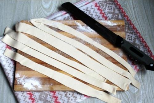 Сосиски в тесте с майонезом и кетчупом. Сосиски в тесте с кетчупом и майонезом 10