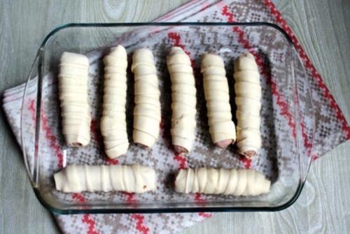 Сосиска в тесте проще не бывает рецепт. Сосиски в слоеном тесте рецепт для духовки