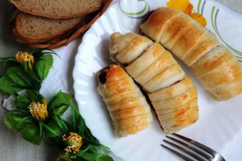 Сосиска в тесте проще не бывает рецепт. Сосиски в слоеном тесте рецепт для духовки