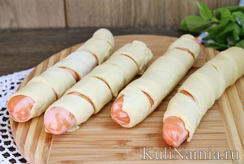 Какое слоеное тесто лучше для сосисок в тесте. Рецепт 2: сосиски в слоеном тесте, запеченные в духовке