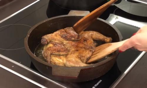 Как приготовить цыплята табака на сковороде. Как вкусно приготовить цыплёнка табака в чугунной сковороде