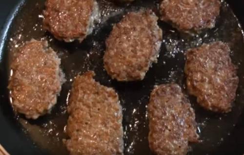 Сочные печеночные котлеты. Сочные котлеты из говяжьей печени для ребенка