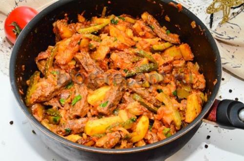 Азу с говядиной и соленых огурцов. Ингредиенты: