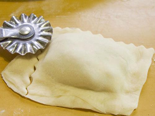 Можно ли приготовить пиццу из пельменного теста. Куда использовать остаток теста для пельменей? Сделайте пиццу! 30 Можно ли приготовить пиццу из пельменного теста. Куда использовать остаток теста для пельменей? Сделайте пиццу! 30