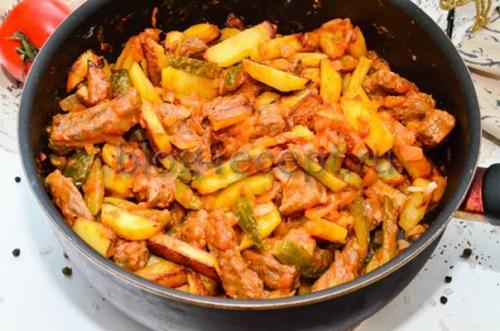 Азу с говядиной и соленых огурцов. Ингредиенты: