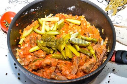 Азу с говядиной и соленых огурцов. Ингредиенты: