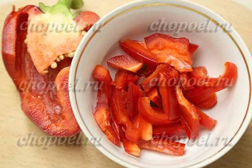 Салат с болгарским перцем курицей и сыром. Салат с болгарским перцем и курицей – рецепт с фото по шагам
