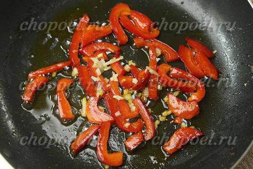 Салат с болгарским перцем курицей и сыром. Салат с болгарским перцем и курицей – рецепт с фото по шагам