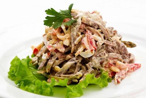 Салат шампиньоны болгарский перец. Мясной салат с болгарским перцем и шампиньонами