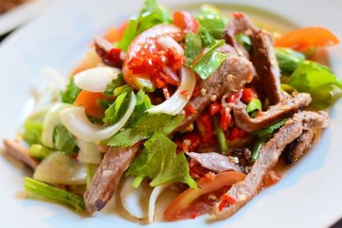 Салат шампиньоны болгарский перец. Мясной салат с болгарским перцем и шампиньонами