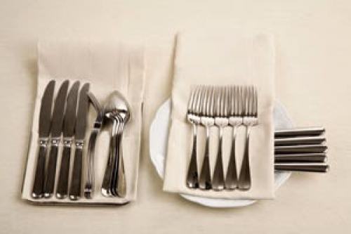 Первое и второе в одной тарелке. Базовая техника работы официанта (часть 4)