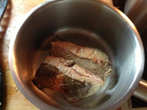 Говяжья печень с помидорами. рецепт 885. Говяжья печень с помидорами, луком и сливками.