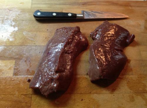 Говяжья печень с помидорами. рецепт 885. Говяжья печень с помидорами, луком и сливками.