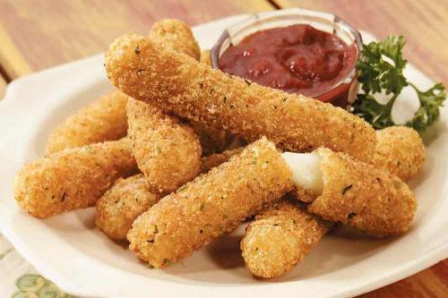 Сыр во фритюре без панировки. Закуски к пиву: горячие сырные палочки в панировке