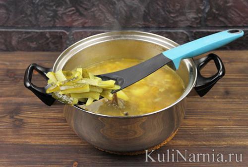 Суп с перловкой без огурцов. Рассольник с перловкой и солеными огурцами рецепт с фото