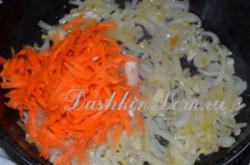 Подлива с солеными огурцами и печенью.