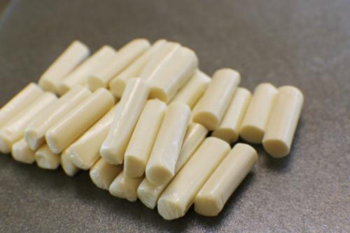 Сырные палочки за 15 минут. Сырные палочки — самая простая и самая вкусная закуска из сыра за 10 минут (Видео)
