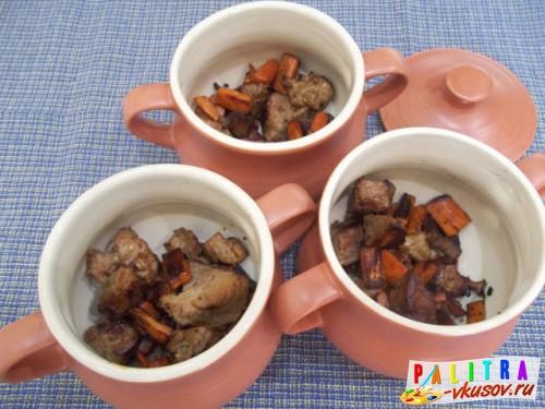 Картошка в горшочках с томатной пастой. Жаркое в горшочках с томатной подливой (фото рецепт)