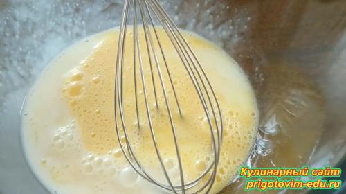 Оладьи с сосисками и помидорами. Оладьи с сыром и колбасой на молоке