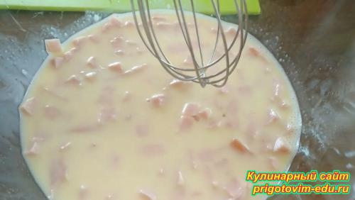 Оладьи с сосисками и помидорами. Оладьи с сыром и колбасой на молоке