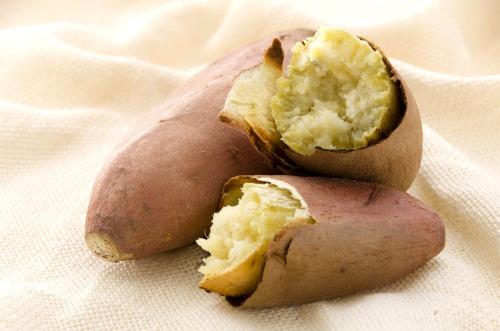 Картошка в микроволновке в пергаменте. Как просто и быстро запечь картофель в микроволновке