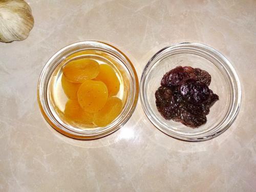 Мясные рулетики с черносливом и курагой. Мясные рулеты с курагой и черносливом – люблю их готовить к праздничному столу