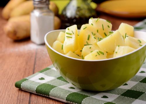 Картошка в микроволновке в пергаменте. Как просто и быстро запечь картофель в микроволновке